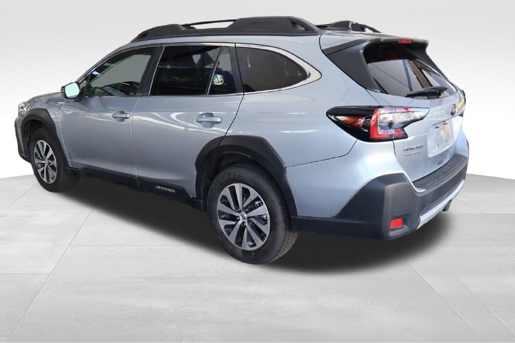Used 2024 Subaru Outback Premium AWD/4WD image 16