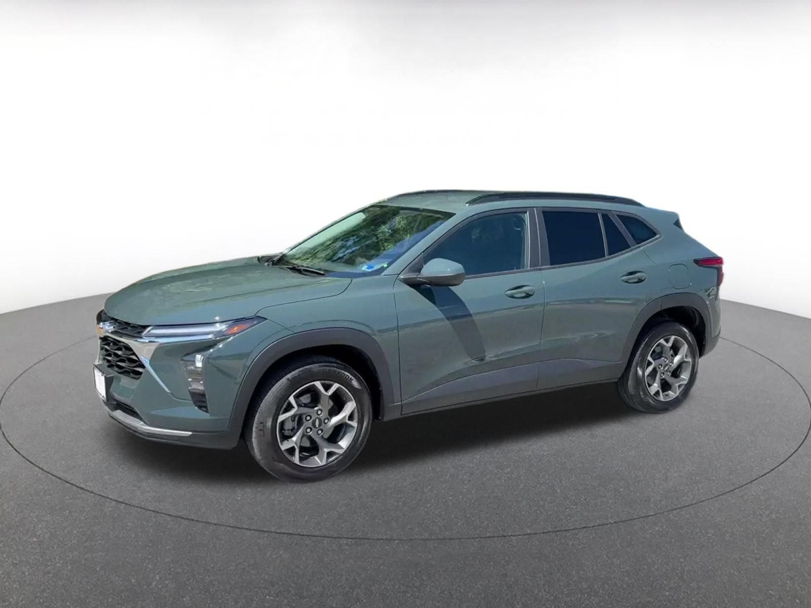 Used 2025 Chevrolet Trax LT FWD image 7