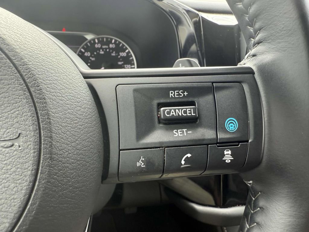 Used 2025 Nissan Pathfinder SV image 23