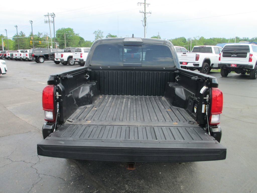 Used 2019 Toyota Tacoma TRD Off-Road AWD/4WD image 7