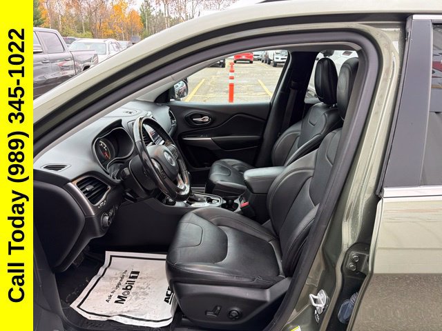 Used 2021 Jeep Cherokee Limited w/ Trailer Tow Group AWD/4WD image 2