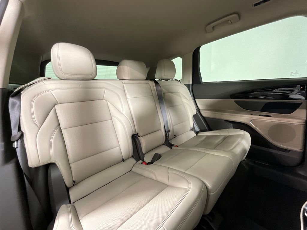 Used 2025 Lincoln Nautilus Premier image 22