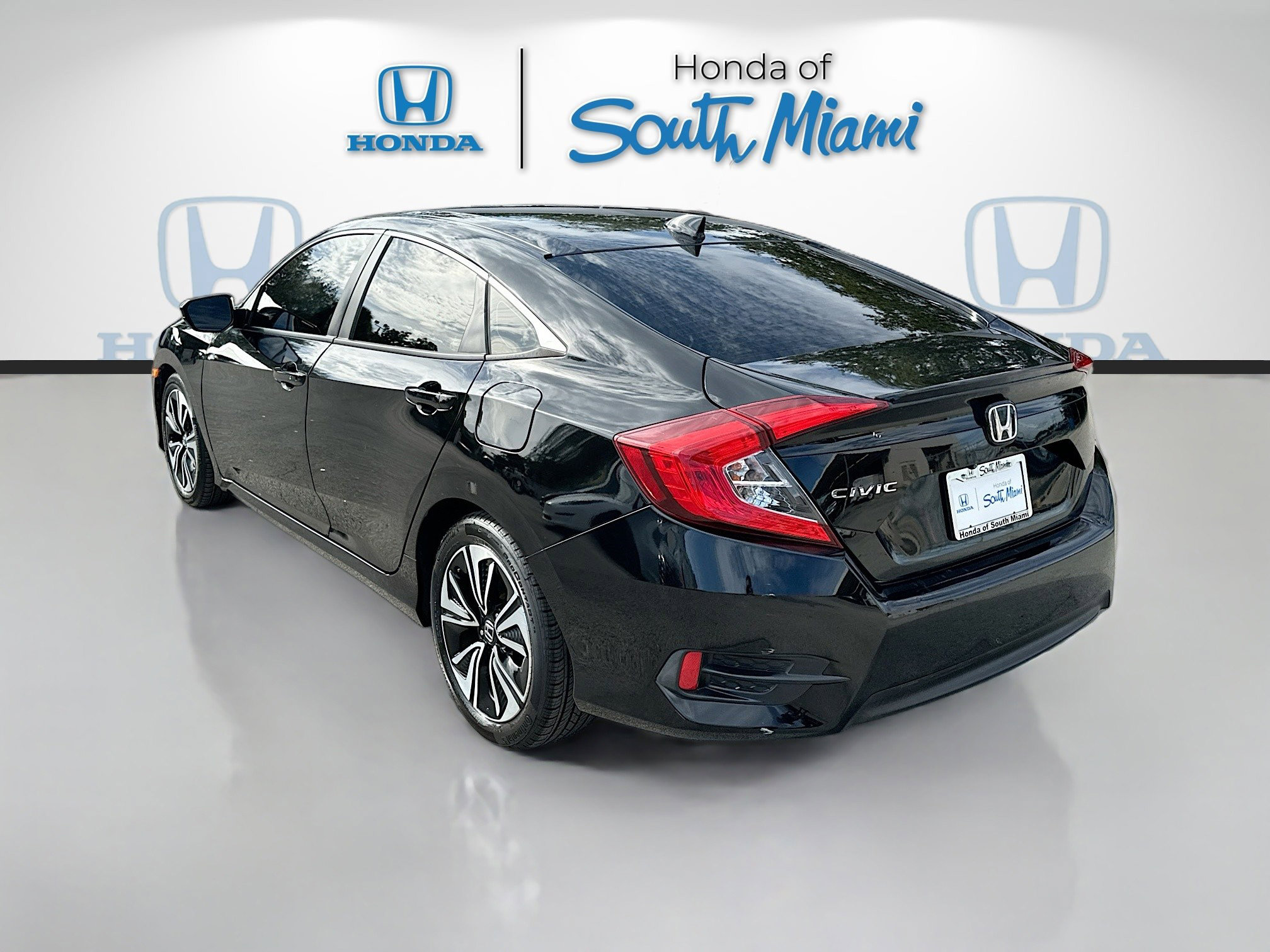 Used 2018 Honda Civic EX-L image 5