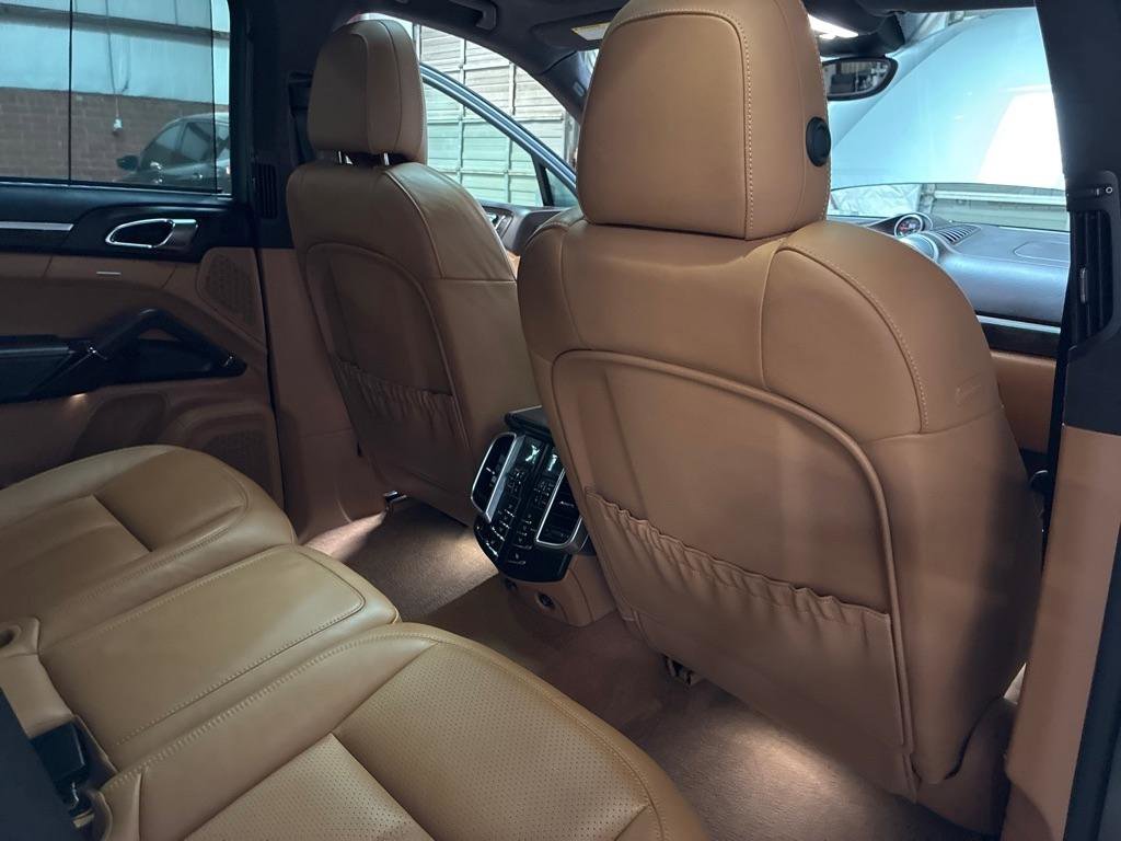 Used 2016 Porsche Cayenne Turbo image 33