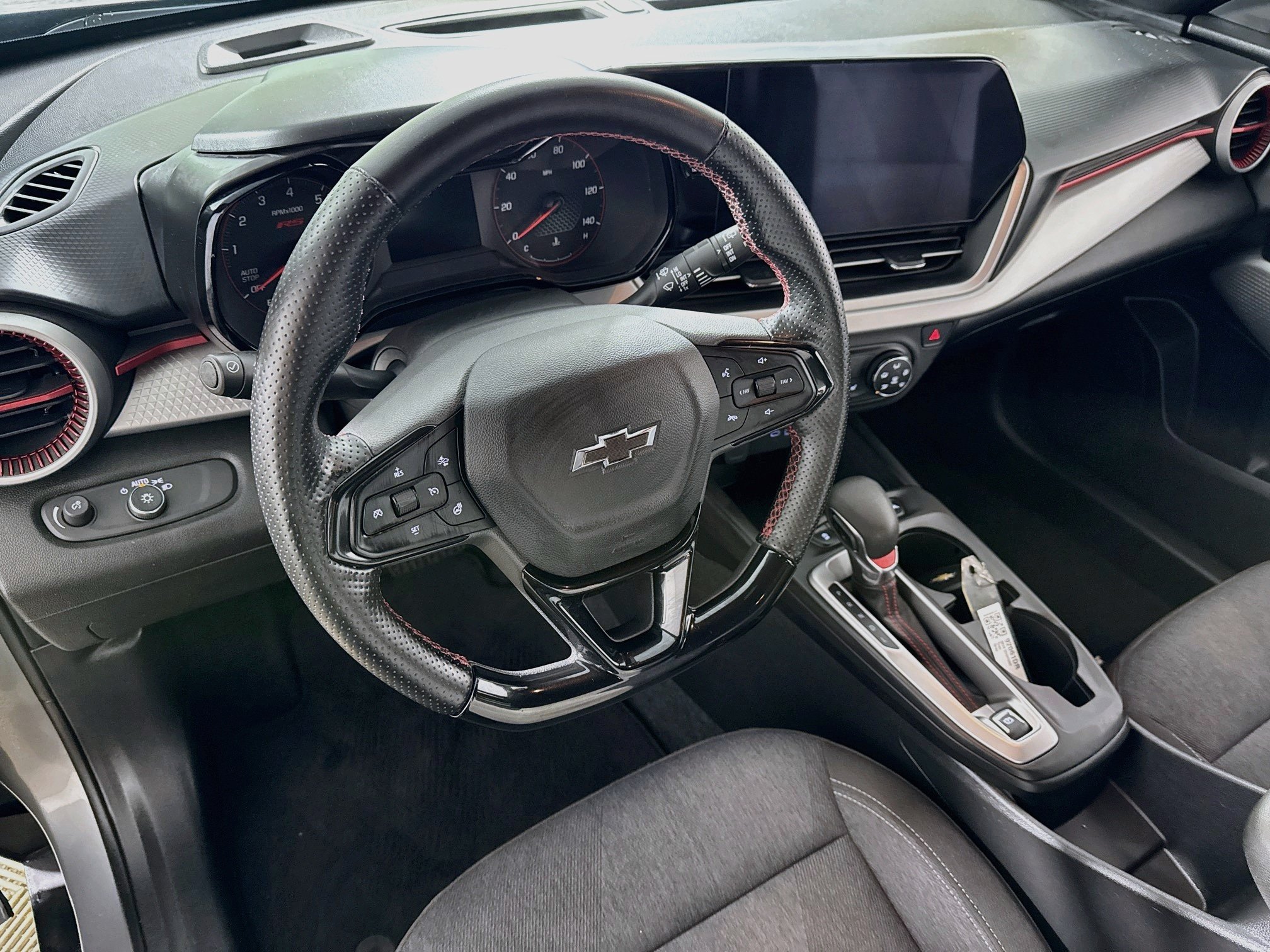 Used 2024 Chevrolet Trax RS FWD image 12