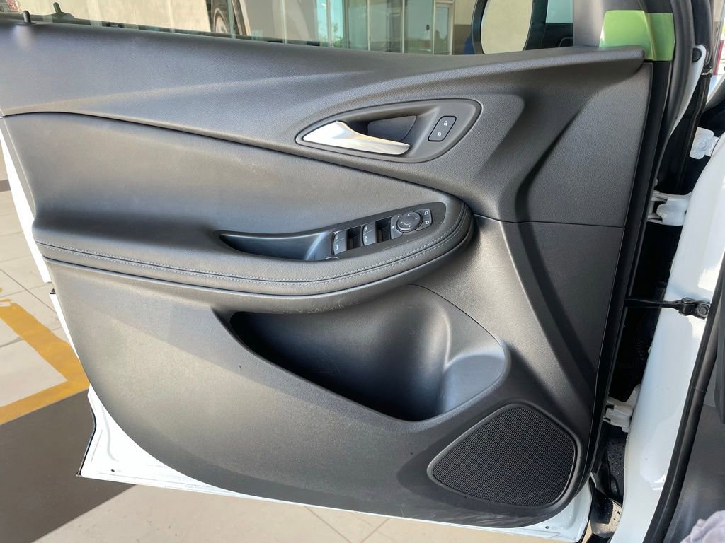 Used 2026 Buick Encore GX Sport Touring FWD image 9