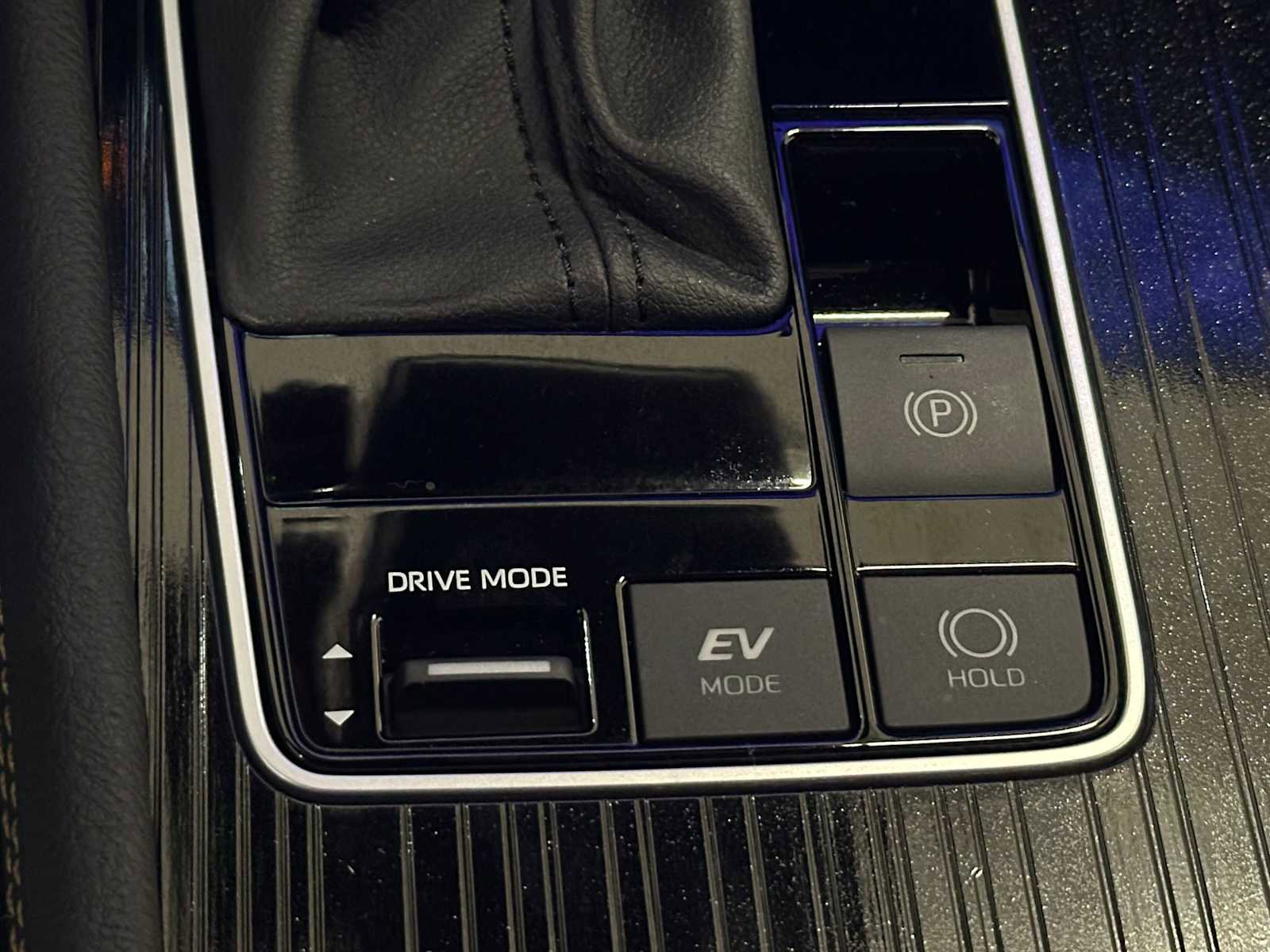 Certified 2025 Toyota Sienna XLE Woodland Edition image 18