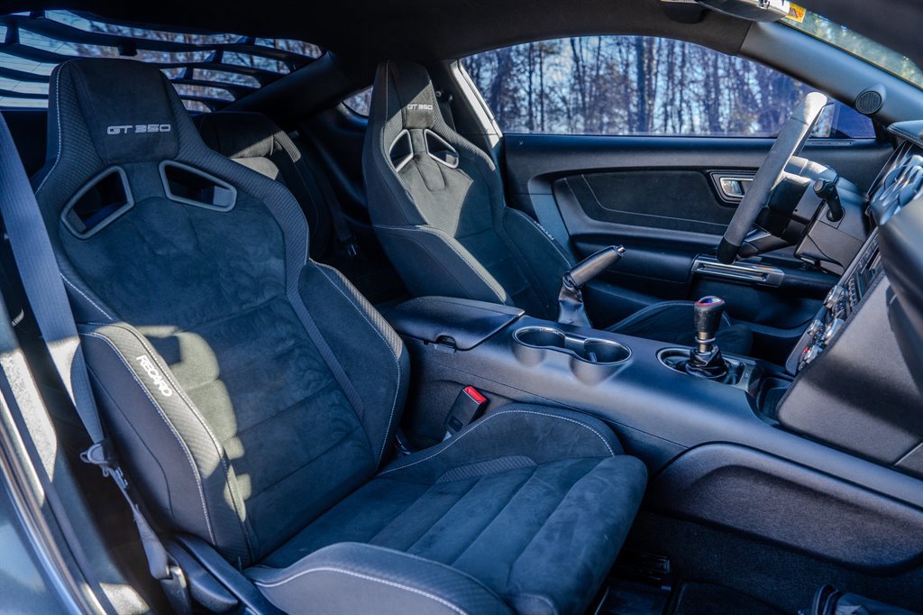 Used 2016 Ford Mustang Shelby GT350 w/ Track Package image 30