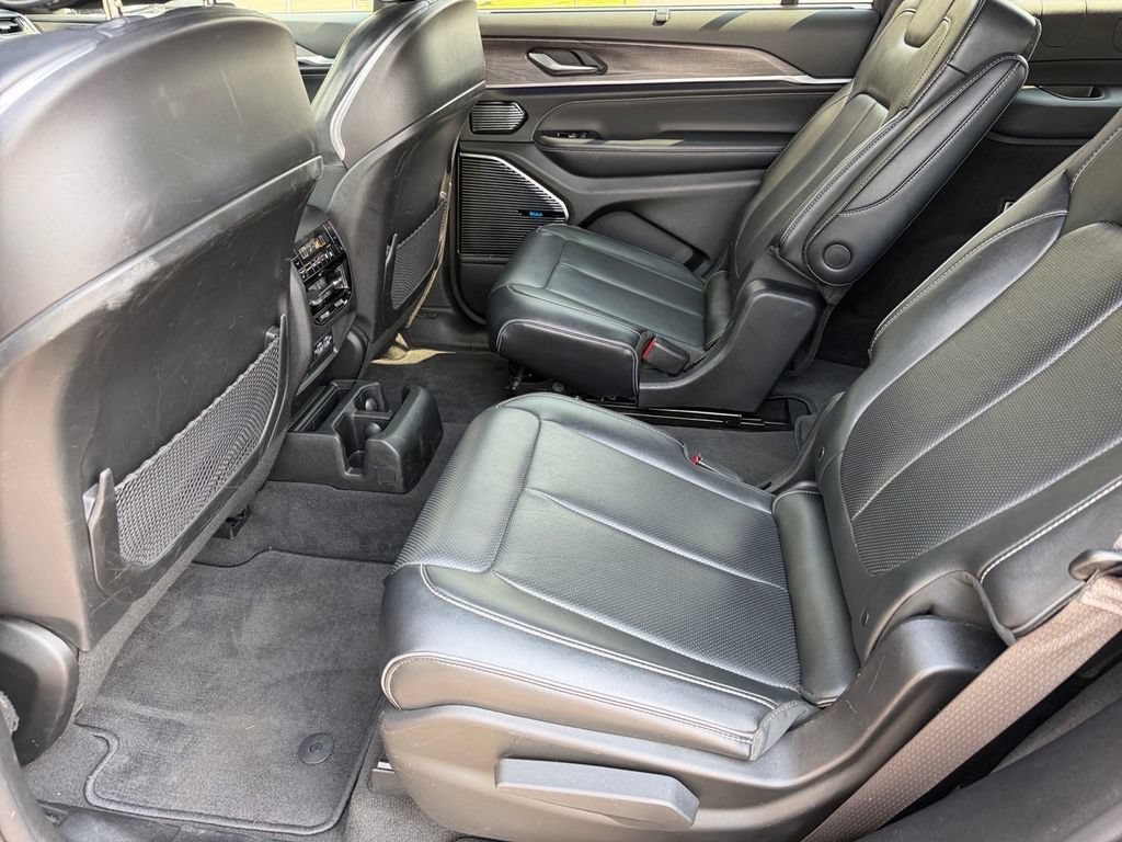 Used 2021 Jeep Grand Cherokee L Overland w/ Luxury Tech Group IV AWD/4WD image 14
