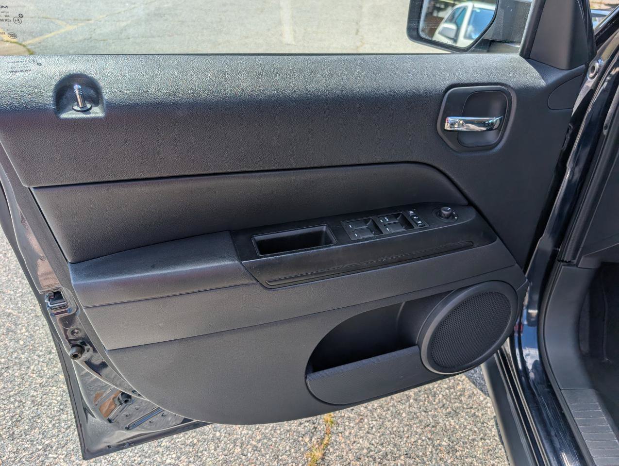 Used 2011 Jeep Patriot Latitude FWD image 13