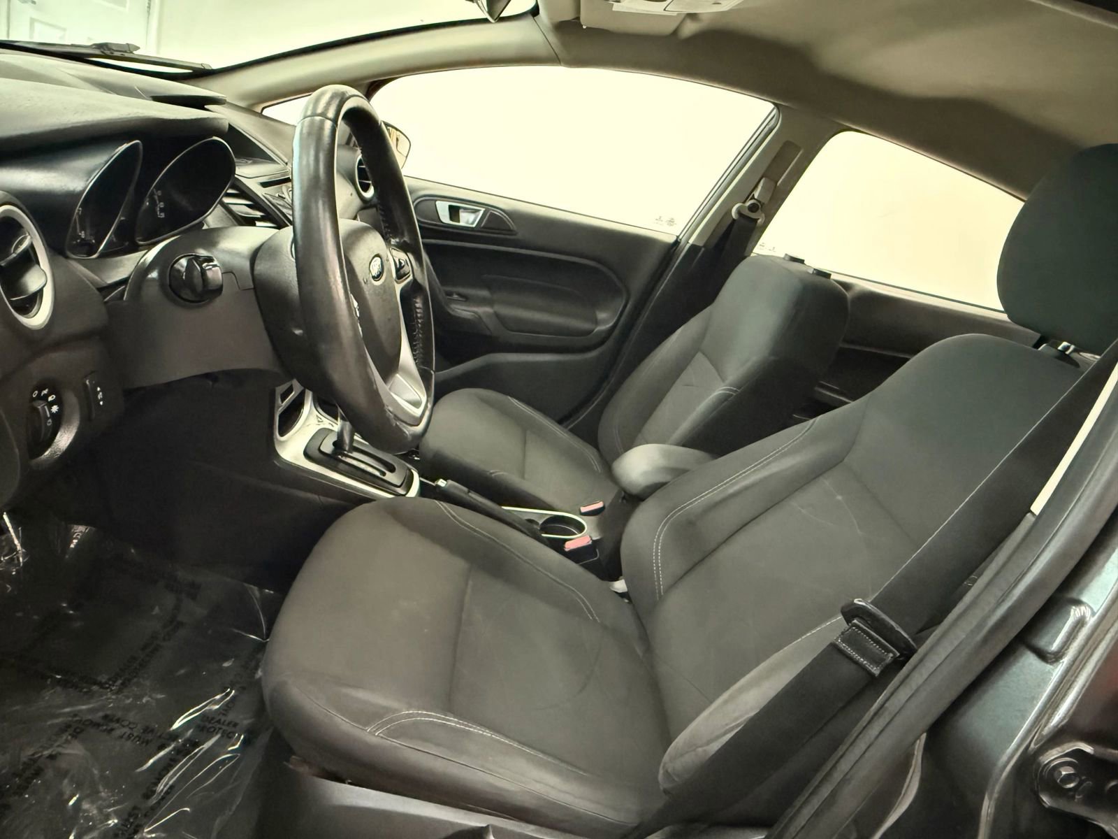 Used 2015 Ford Fiesta SE image 16