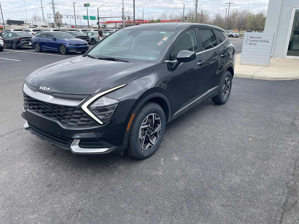 Used 2024 Kia Sportage LX image 2
