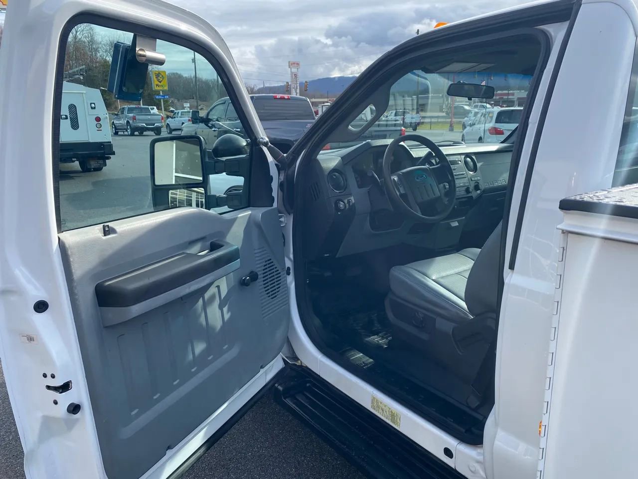 Used 2015 Ford F350 XL RWD image 7