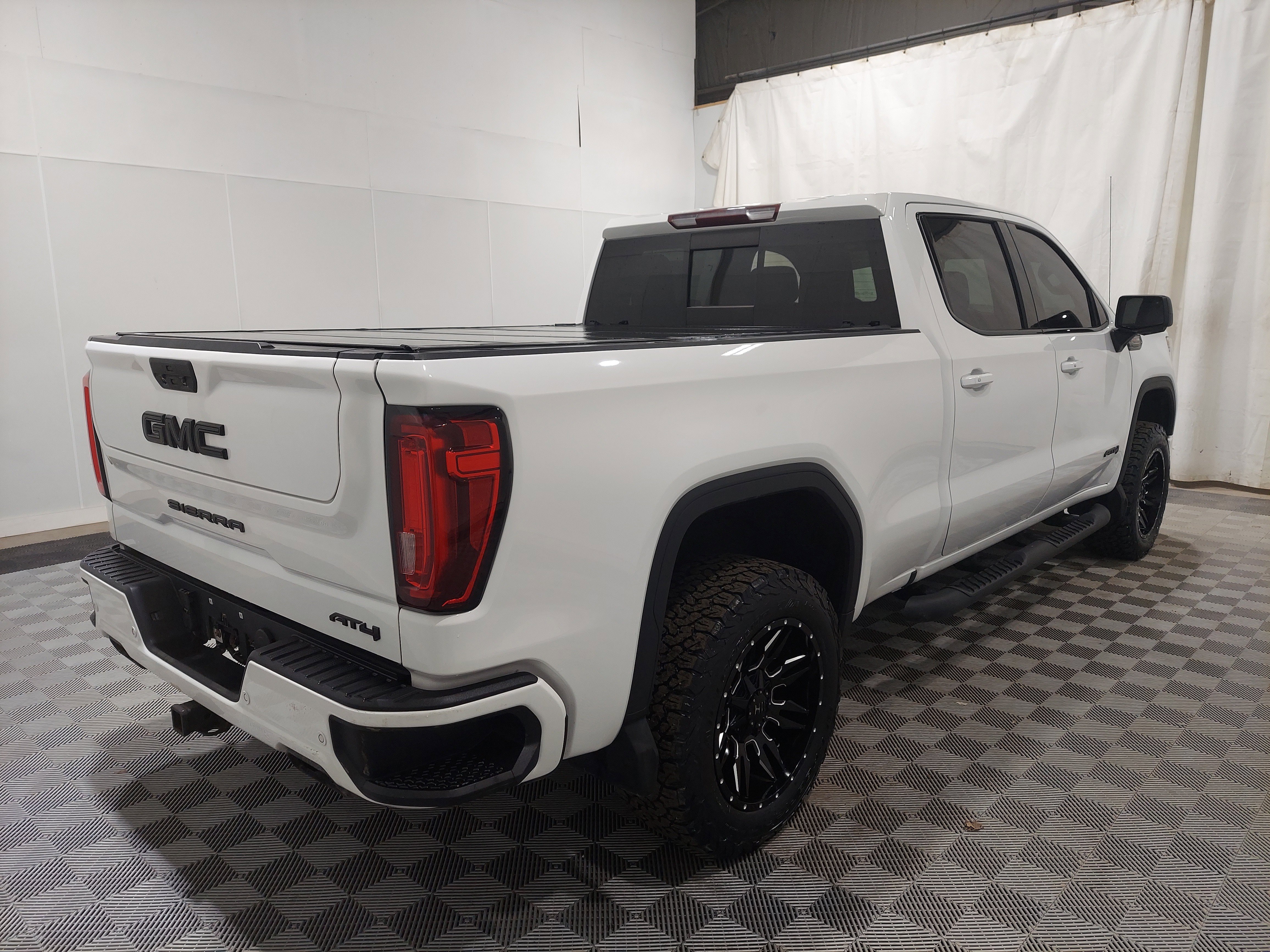 Used 2019 GMC Sierra 1500 AT4 w/ Off Road Performance Package AWD/4WD image 3