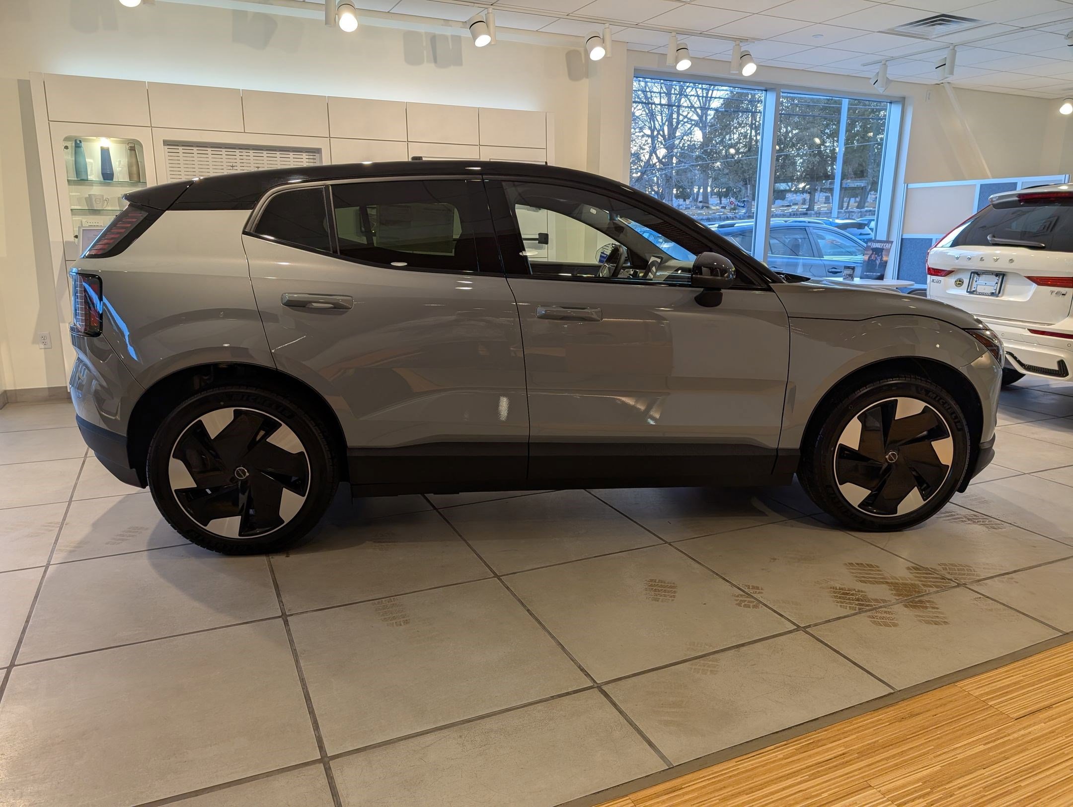 New 2025 Volvo EX30 Plus w/ Protection Package Premier image 3