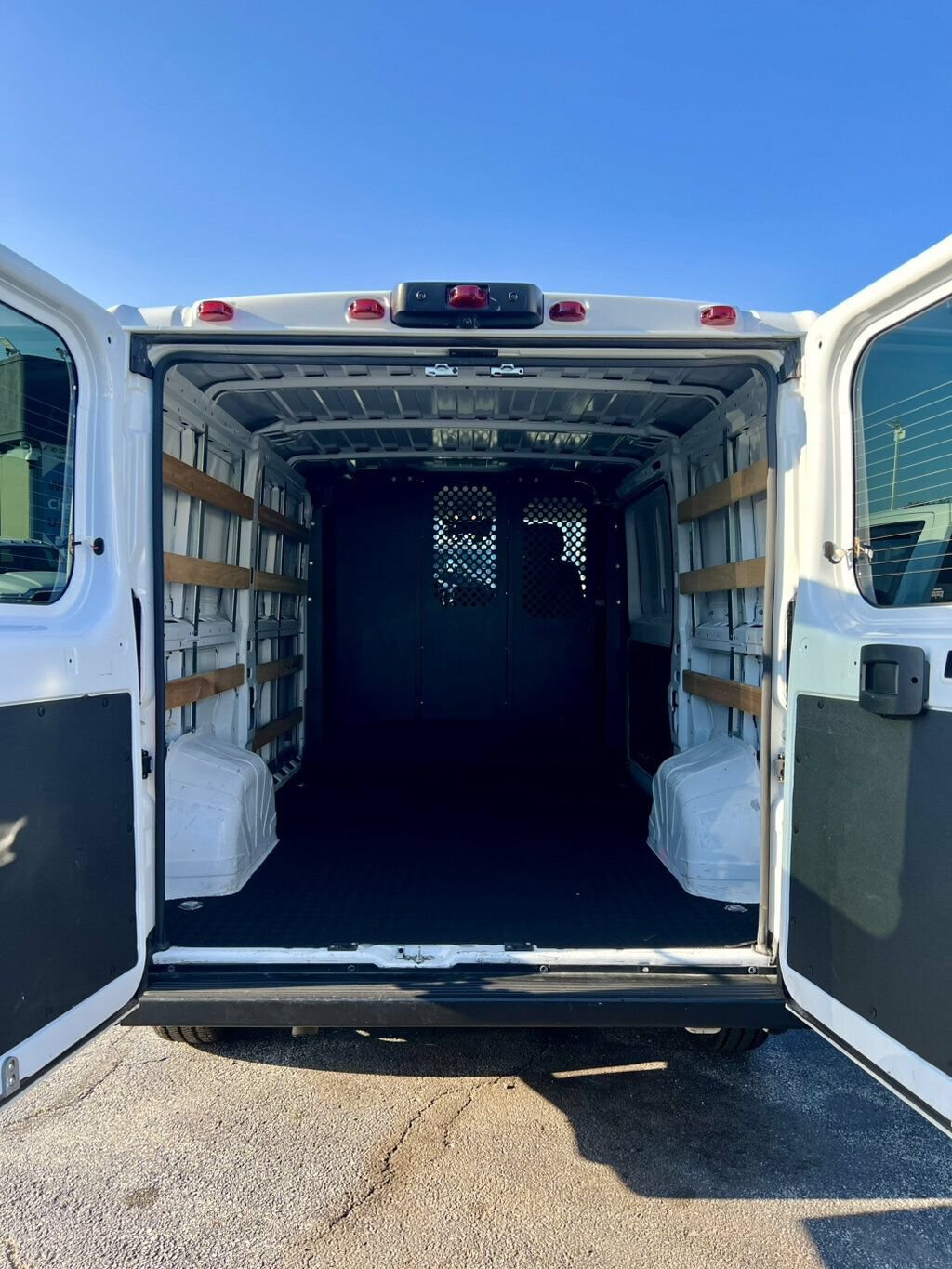 Used 2025 RAM ProMaster 2500 w/ U-Haul Equipment Group FWD image 9