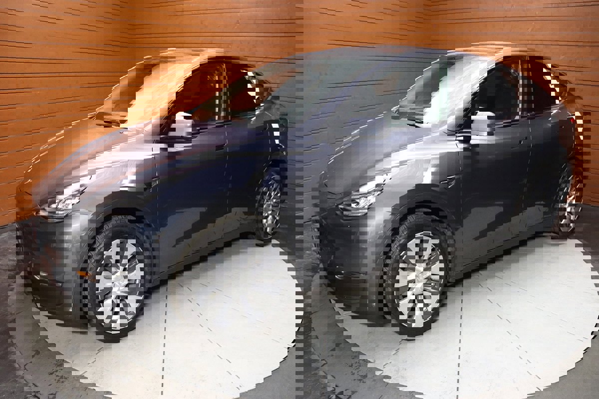 Used 2023 Tesla Model Y Long Range image 7