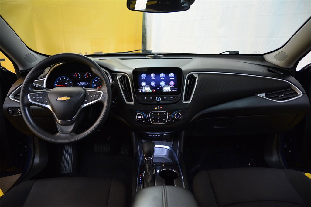 Used 2022 Chevrolet Malibu LT image 2
