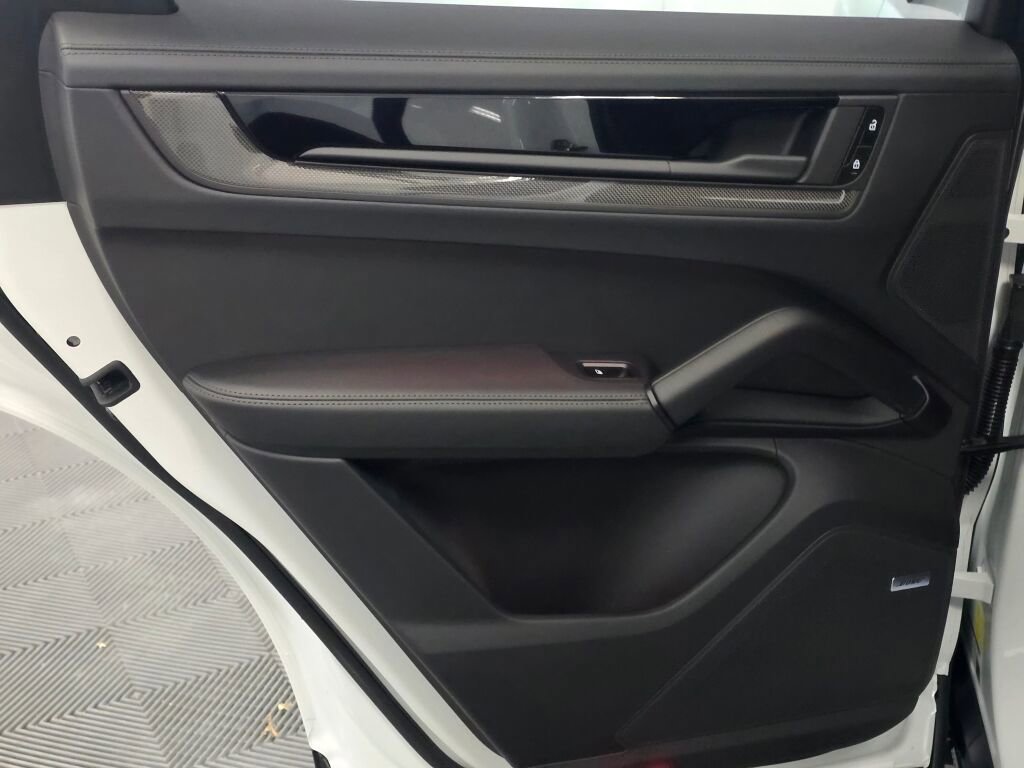 New 2026 Porsche Cayenne GTS image 22