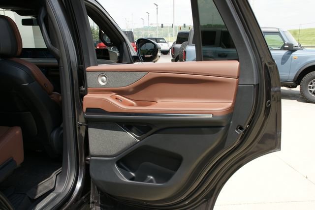Used 2025 Lincoln Navigator Reserve AWD/4WD image 35