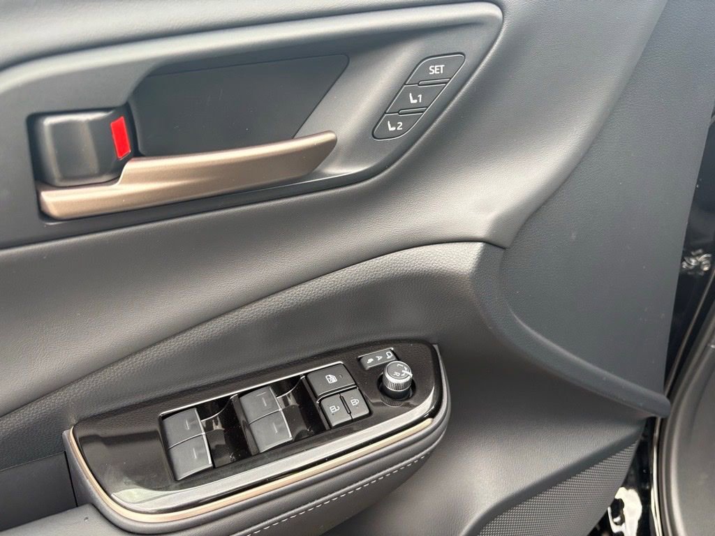 New 2026 Toyota Crown Signia image 27