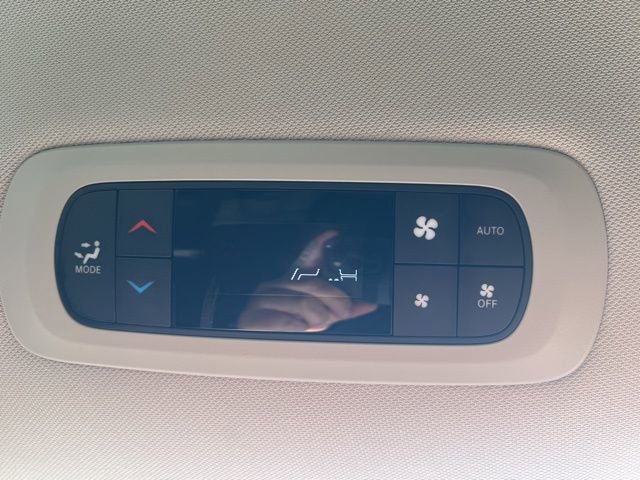 Used 2024 Chrysler Pacifica Touring-L FWD image 27