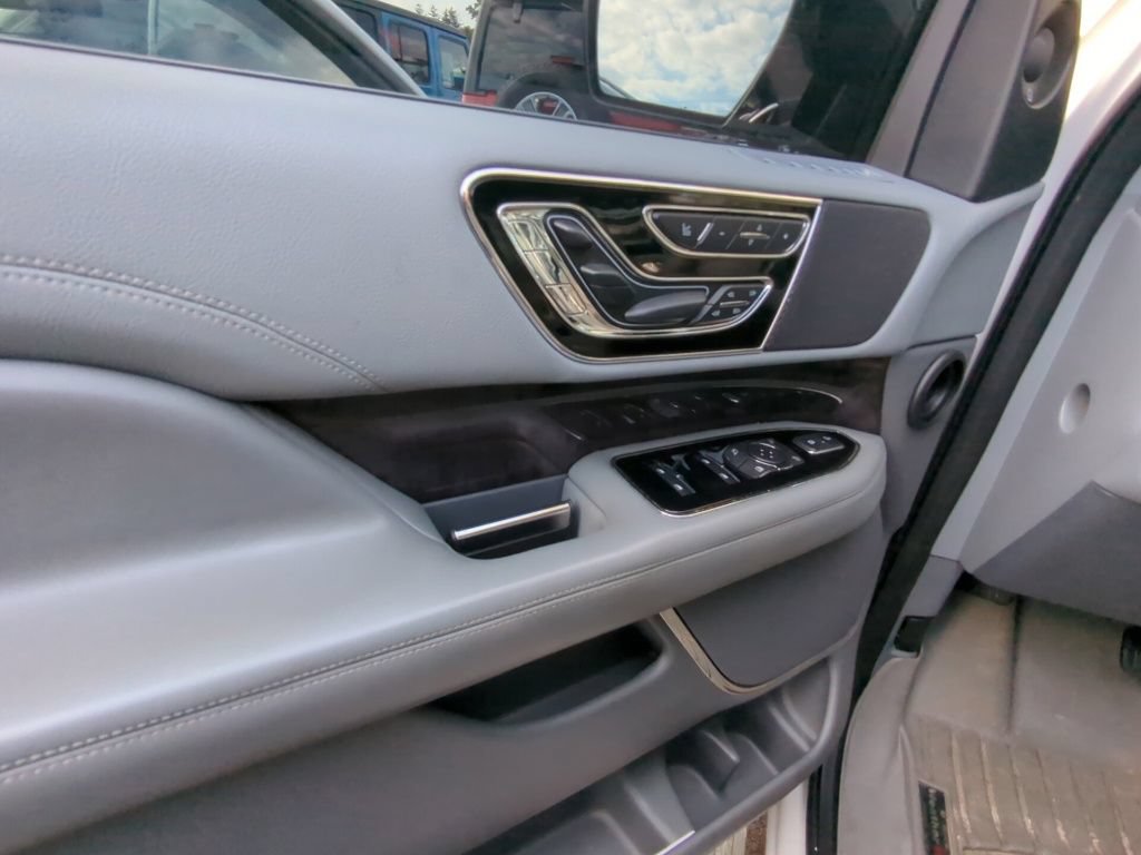 Used 2019 Lincoln Navigator Reserve AWD/4WD image 8