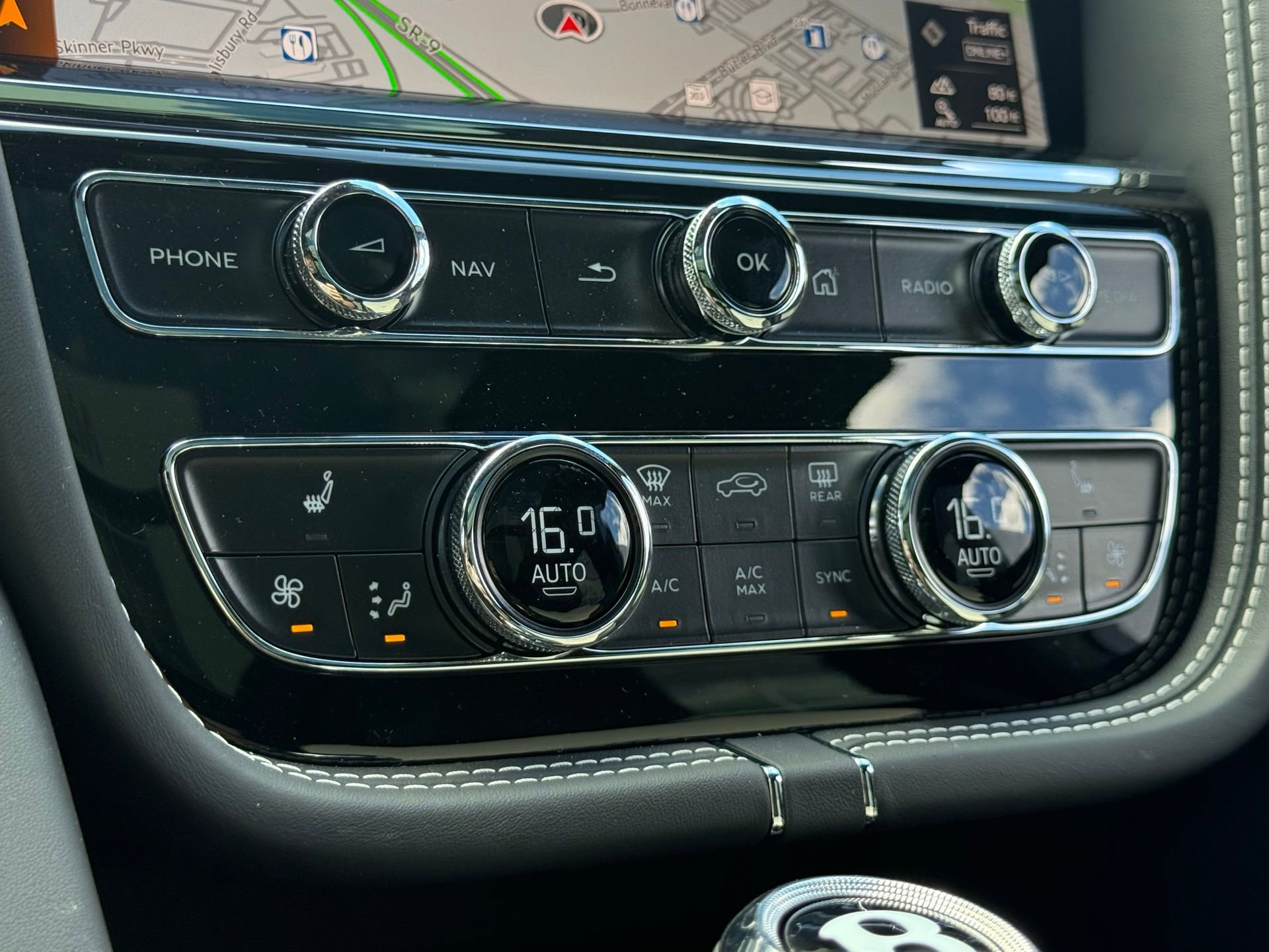 New 2025 Bentley Bentayga image 42