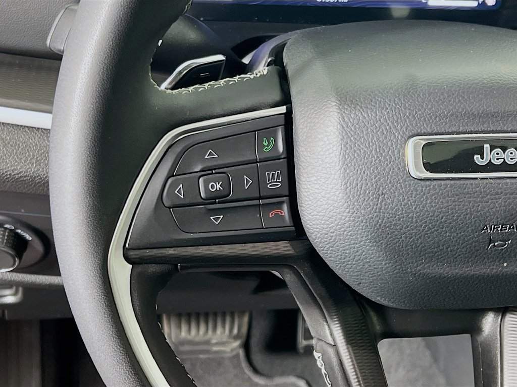 Used 2024 Jeep Grand Cherokee Laredo X AWD/4WD image 10