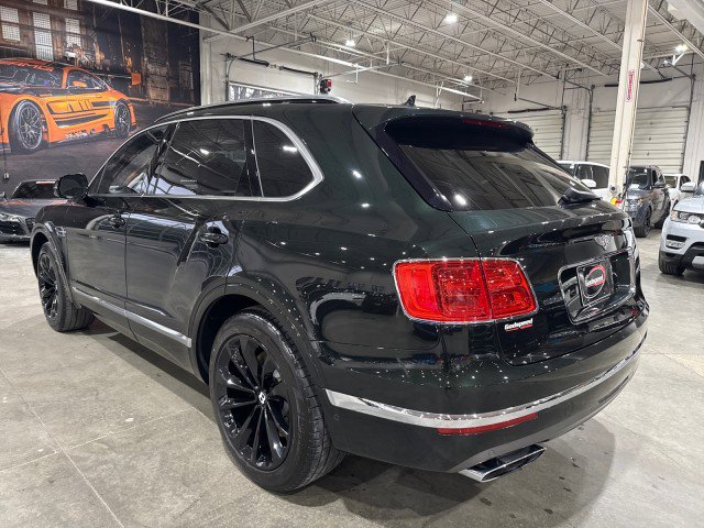 Used 2017 Bentley Bentayga image 3