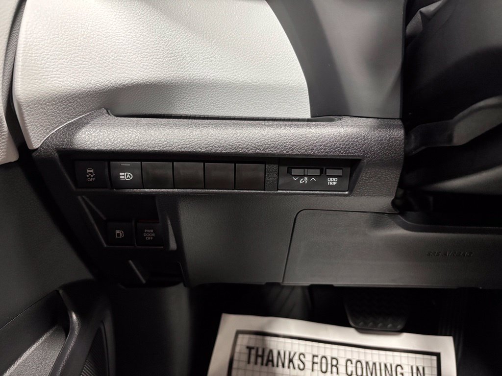 Used 2026 Toyota Sienna LE FWD image 17