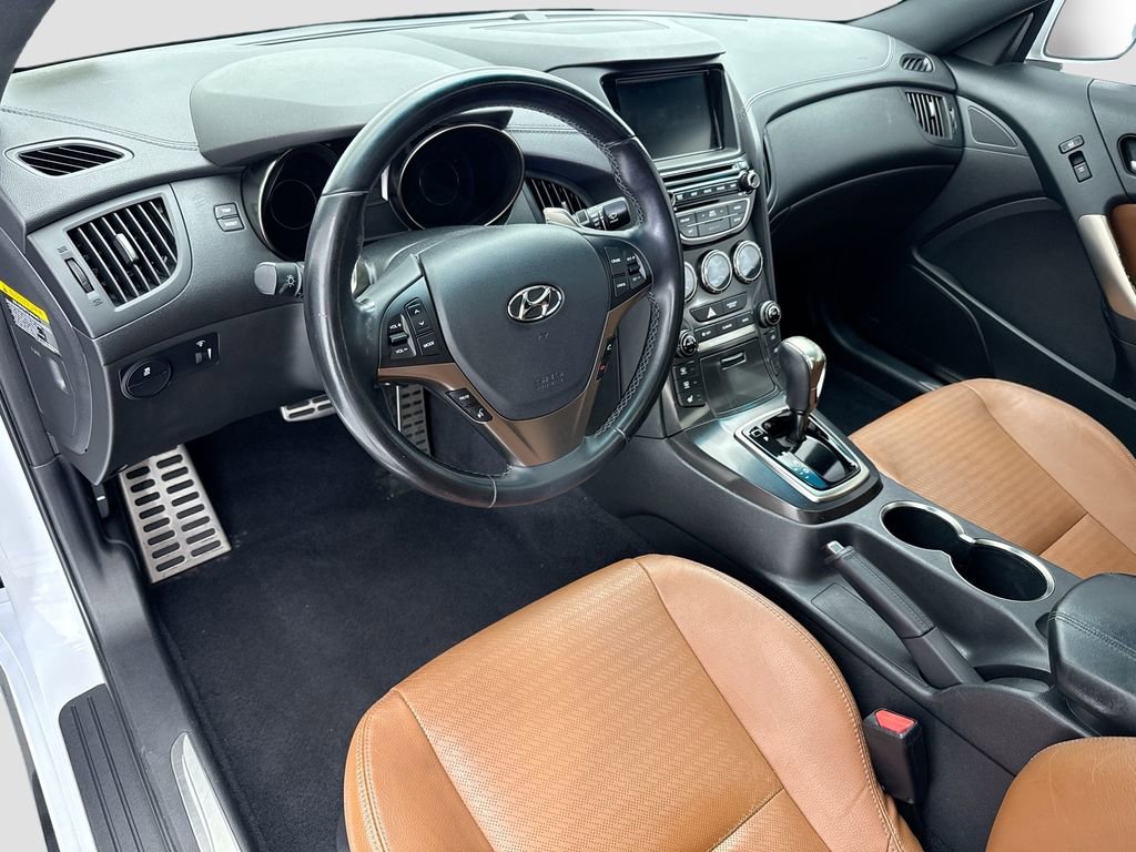 Used 2016 Hyundai Genesis Coupe 3.8 RWD image 9