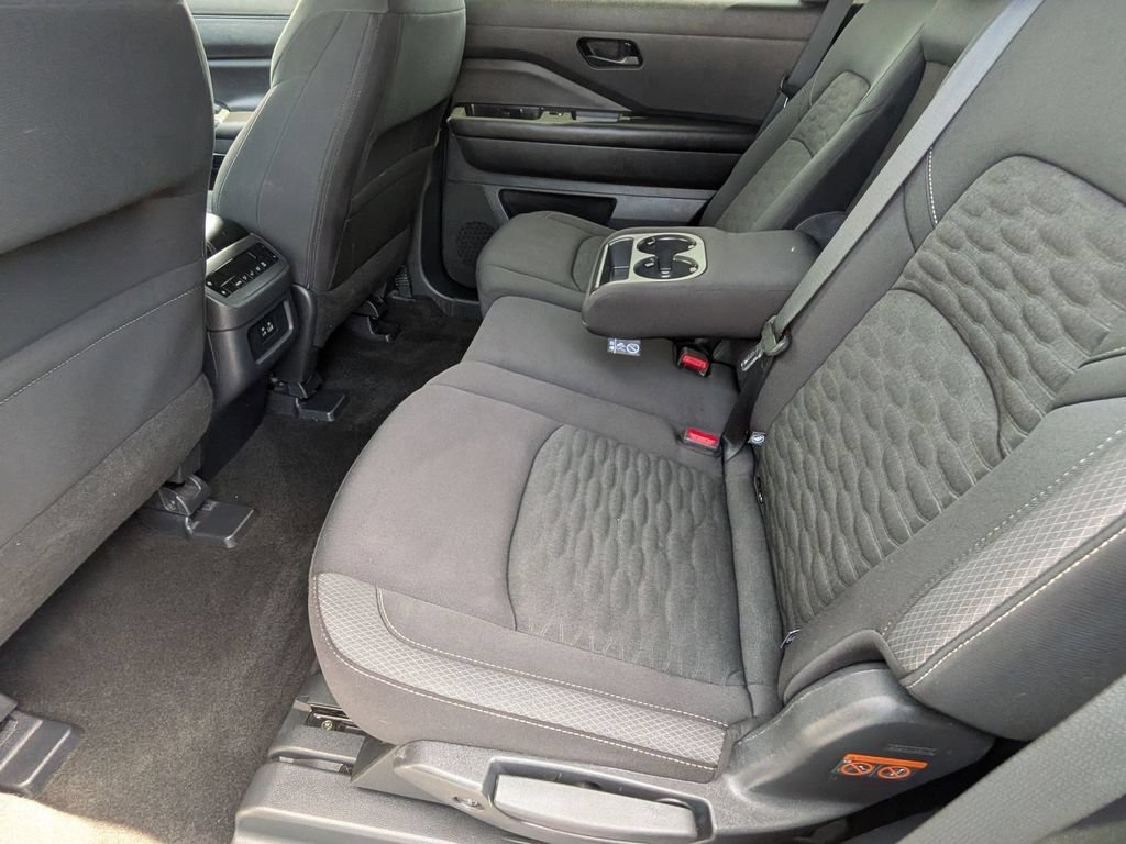 Used 2025 Nissan Pathfinder SV FWD image 19