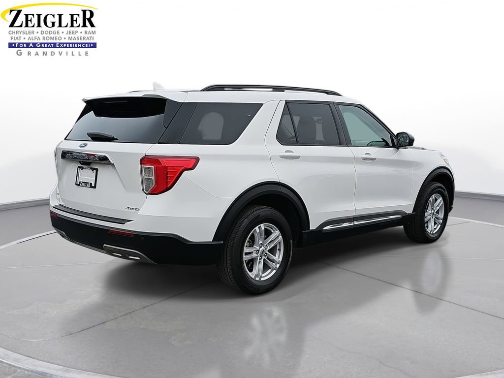Used 2022 Ford Explorer XLT w/ Equipment Group 202A image 5