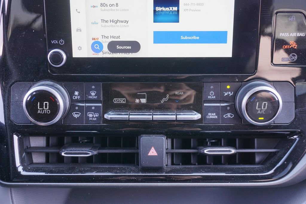 Used 2023 Toyota Highlander LE image 11