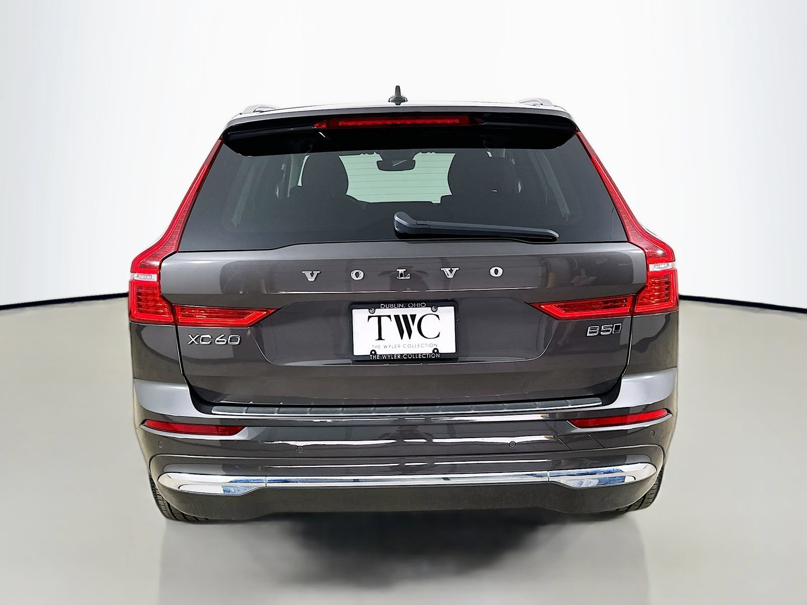 Used 2023 Volvo XC60 B5 Plus AWD/4WD image 6