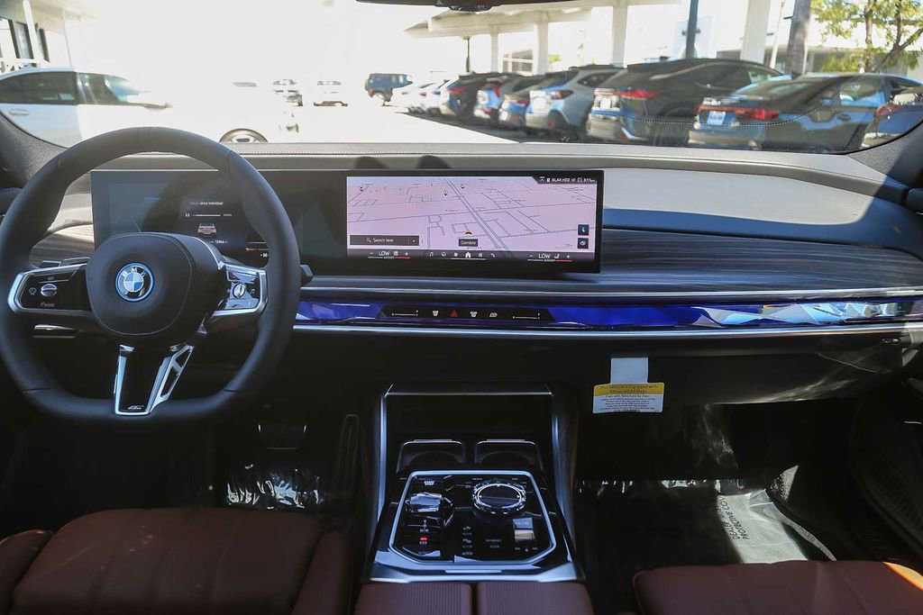 Used 2025 BMW i7 xDrive60 image 9