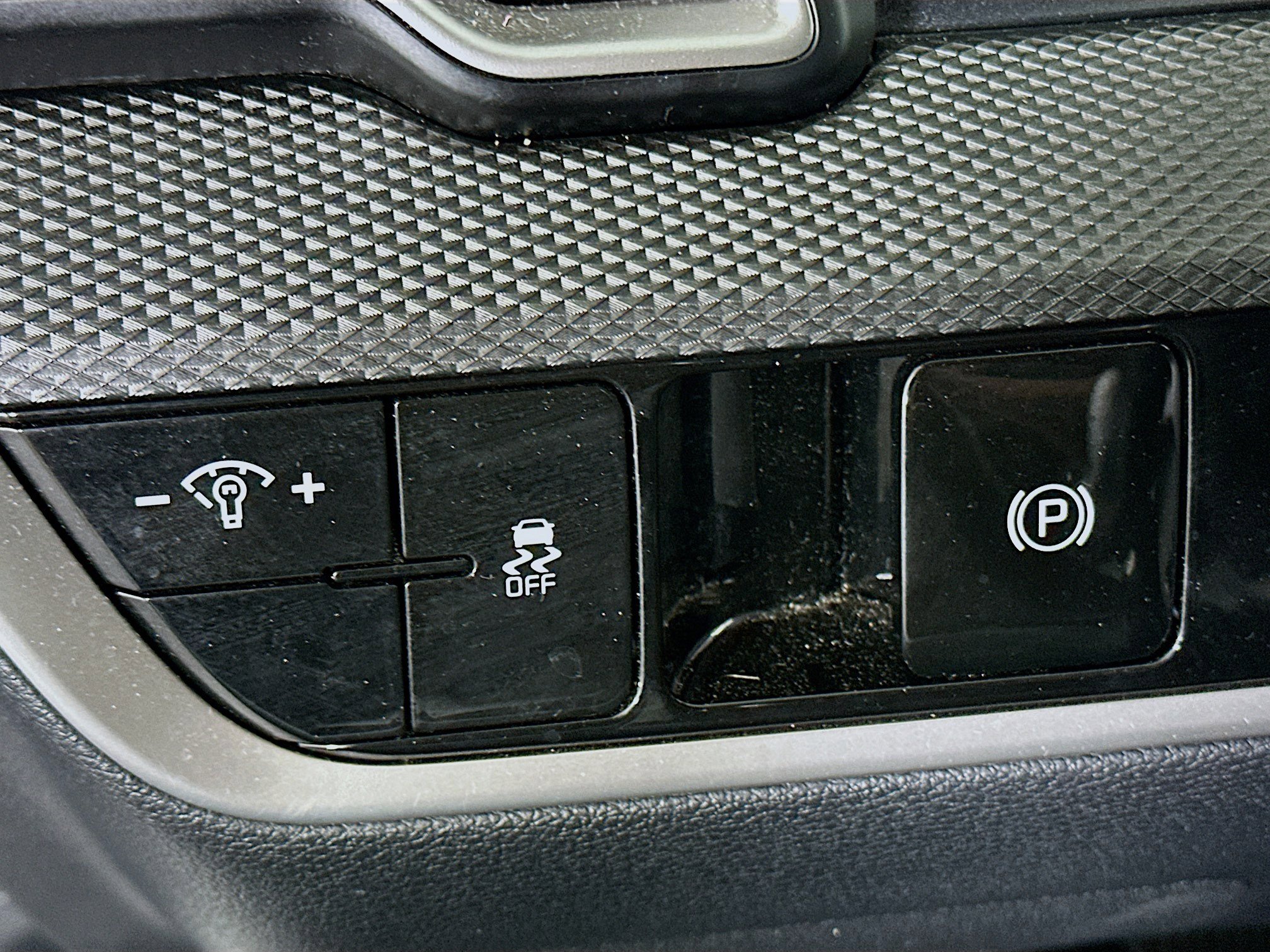 Used 2025 Kia Sportage LX image 17