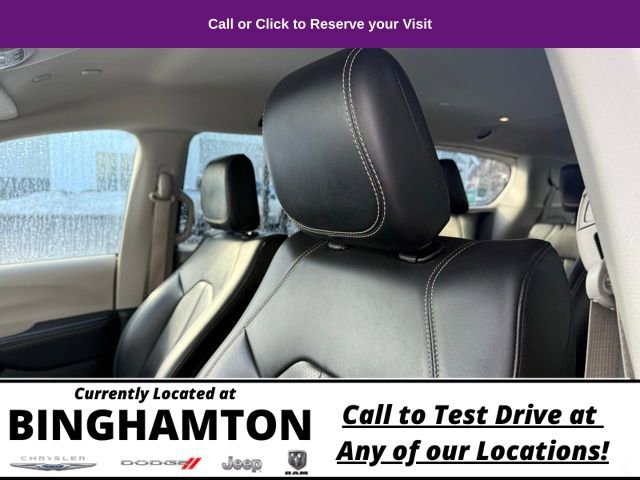 Used 2023 Chrysler Pacifica Touring-L image 12