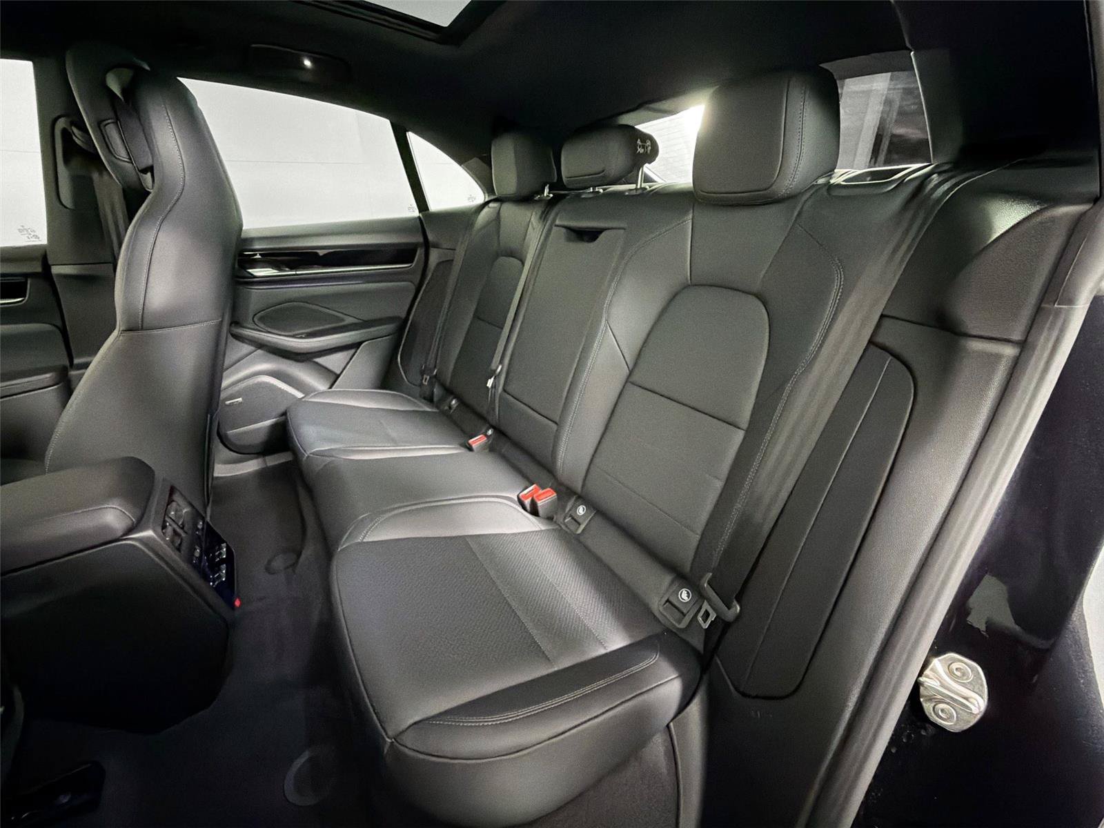 Certified 2026 Porsche Macan 4 Electric AWD/4WD image 26