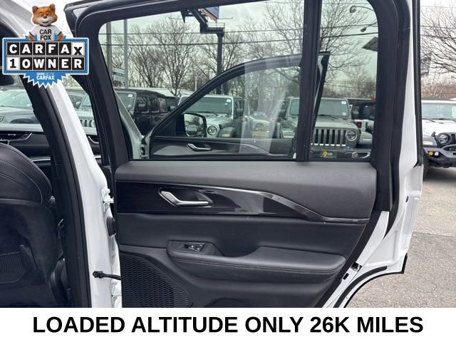 Used 2023 Jeep Grand Cherokee Altitude image 28