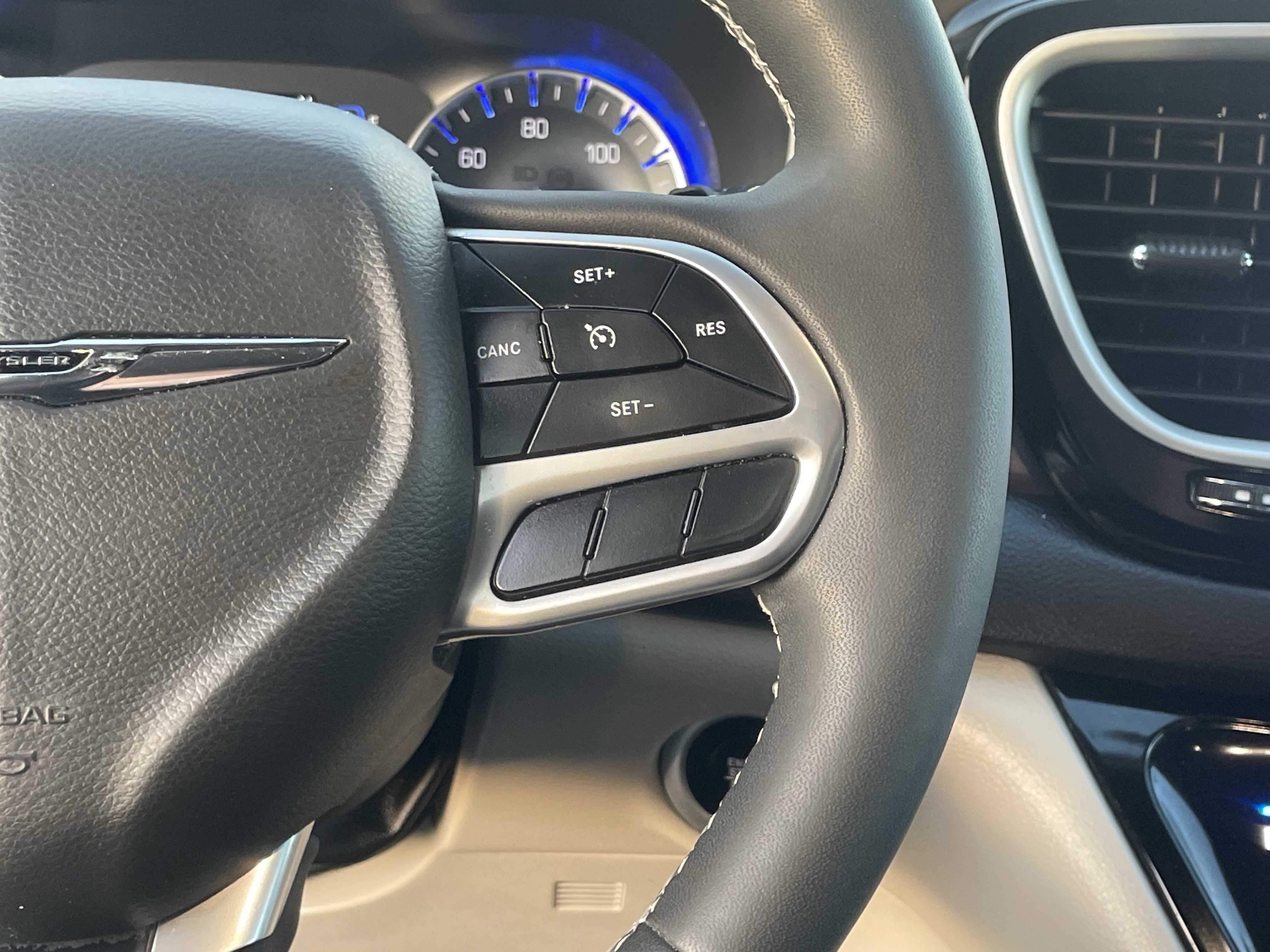 Used 2022 Chrysler Voyager LX image 20