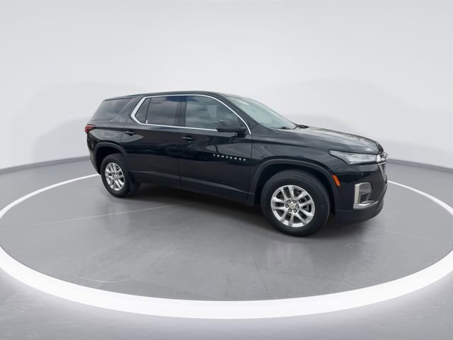 Used 2023 Chevrolet Traverse LS image 2