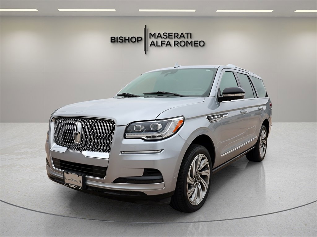 Used 2023 Lincoln Navigator Reserve image 3