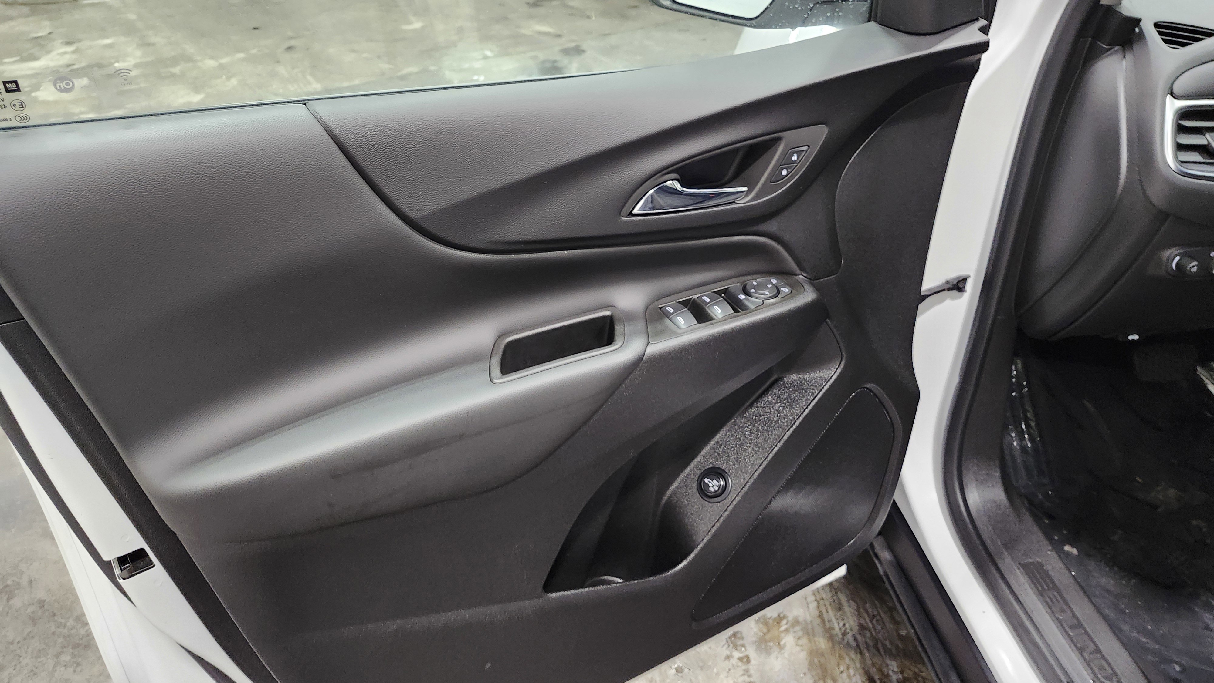 Used 2022 Chevrolet Equinox LT image 27