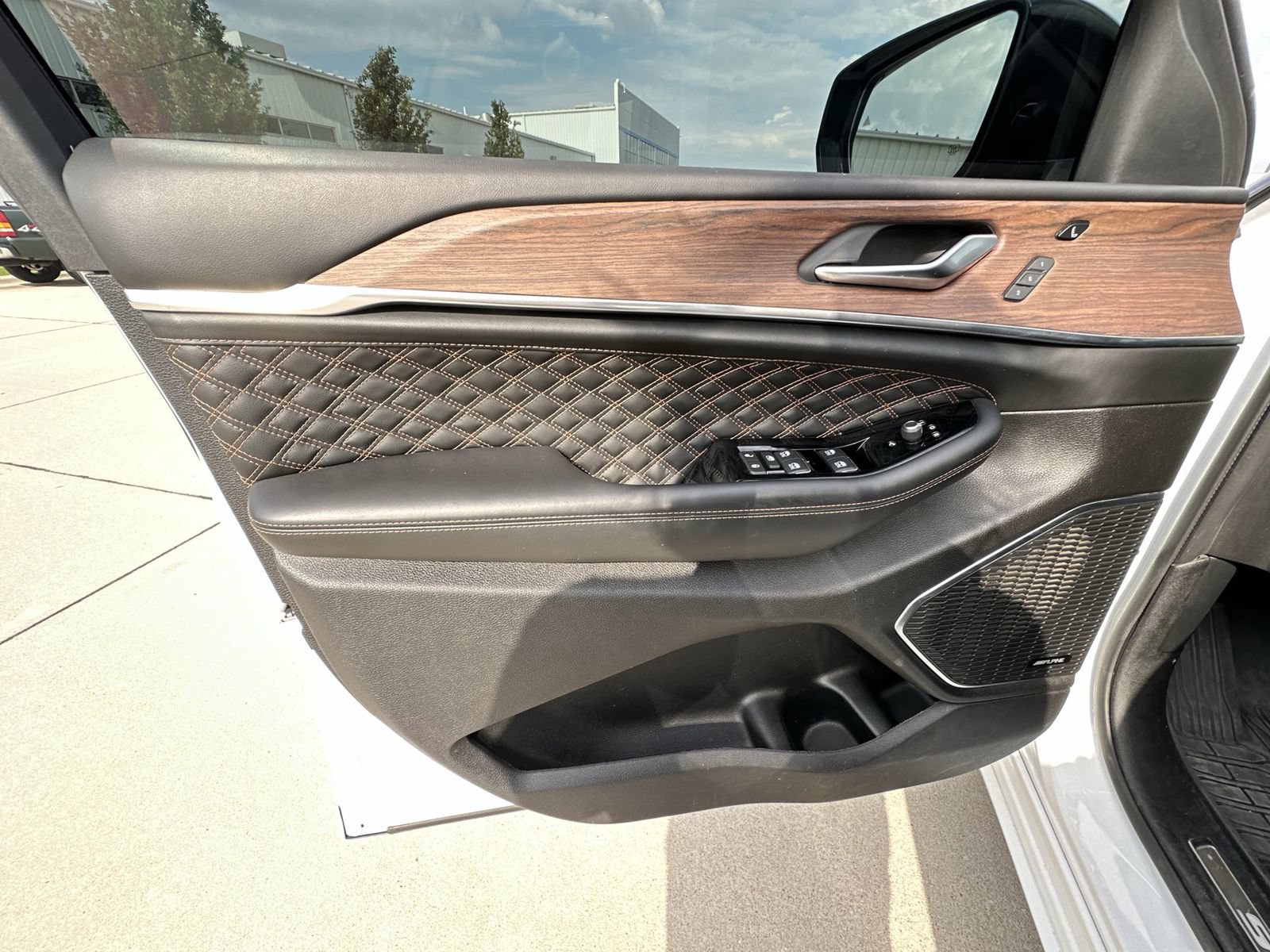 Used 2023 Jeep Grand Cherokee Summit AWD/4WD image 23