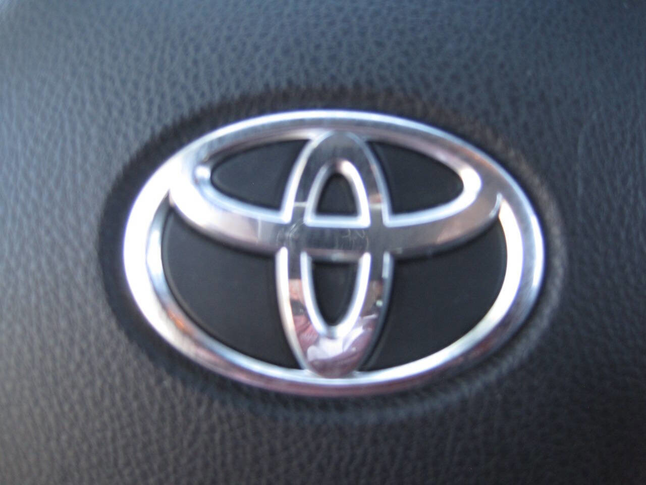 Used 2019 Toyota C-HR LE image 38