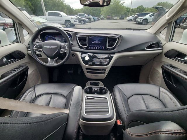 Used 2020 Chrysler Pacifica Touring-L Plus w/ Advanced Safetytec Group image 2