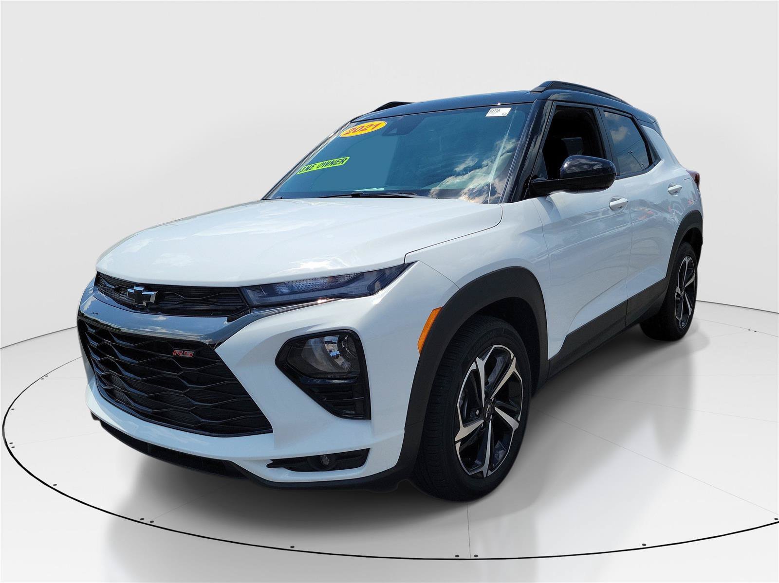 Used 2021 Chevrolet TrailBlazer RS w/ Sun and Liftgate Package FWD image 2