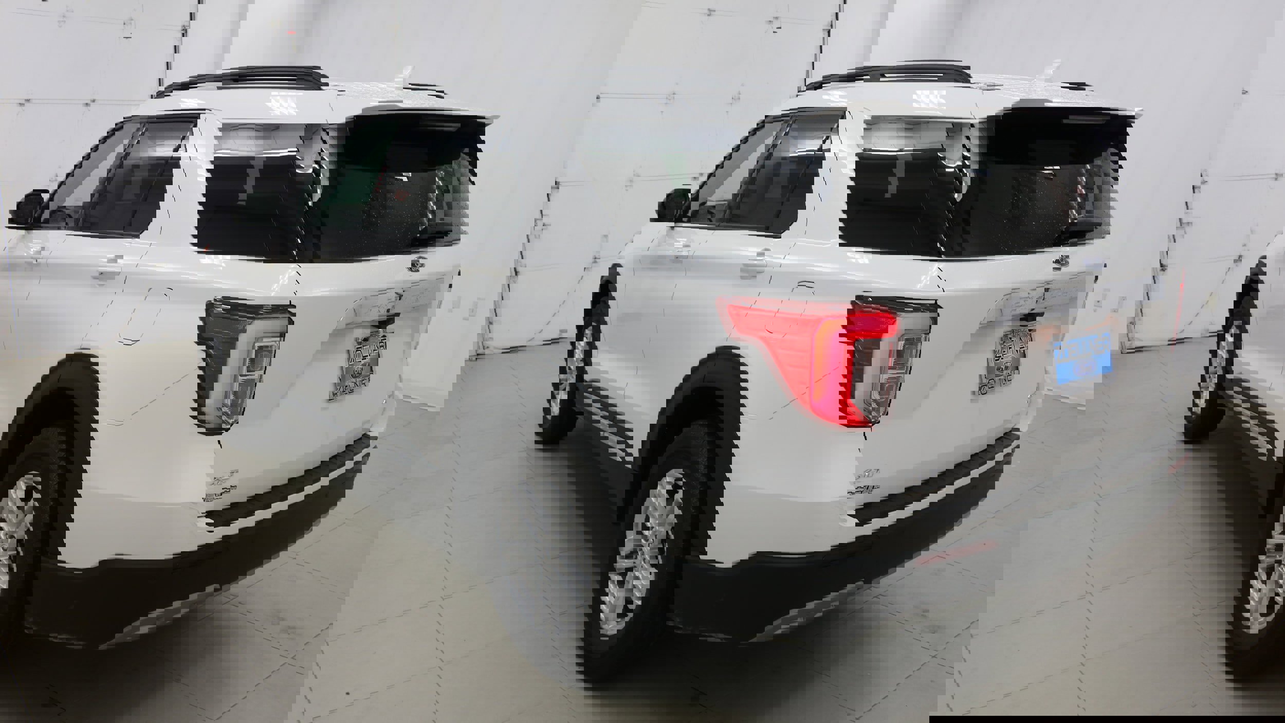 Used 2023 Ford Explorer XLT w/ Equipment Group 202A image 6